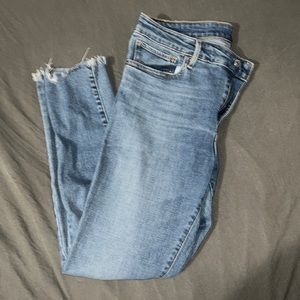 Womens Levi jeans with rips in the knees